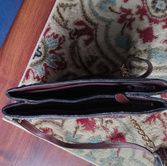 Gold Coast Faux Leather with Croc embossed and Chain Detail Vintage purse - Picture 4 of 4